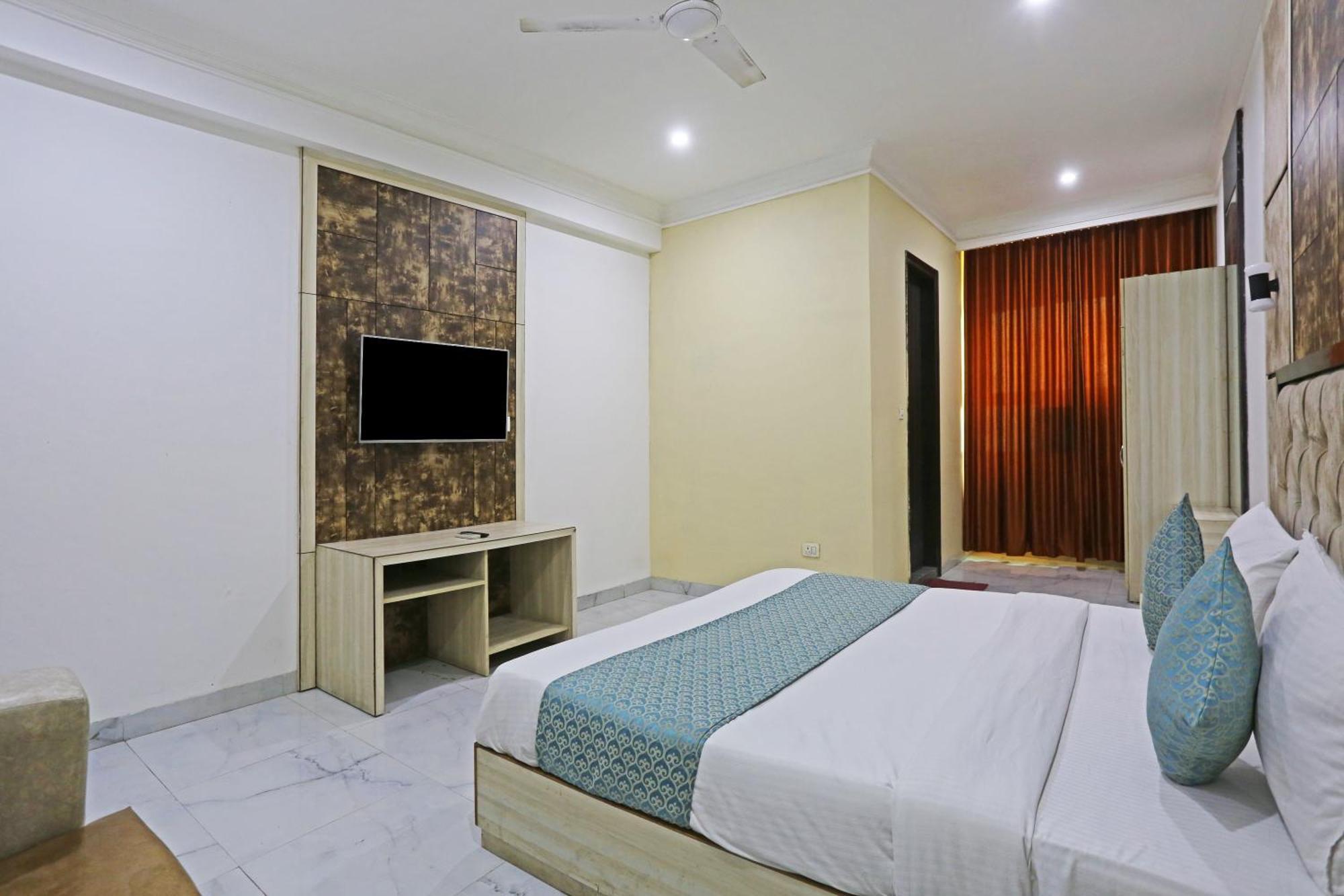 The Almora Residency - Complimentary Airport Trasnfer Hotel New Delhi Exterior photo